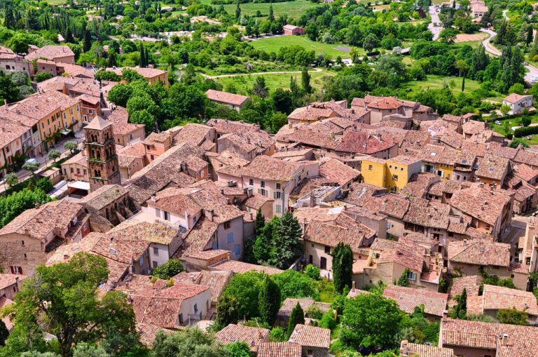 Quelle agence immobilière choisir pour acheter une propriété dans le Luberon ?