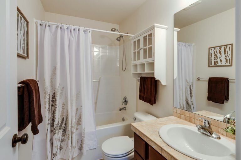 5 conseils pour aménager une salle de bain senior en toute sécurité