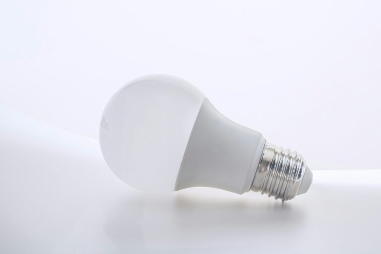 Ampoule LED 6 W ou 9 W : comment calculer le bon flux lumineux pièce par pièce ?
