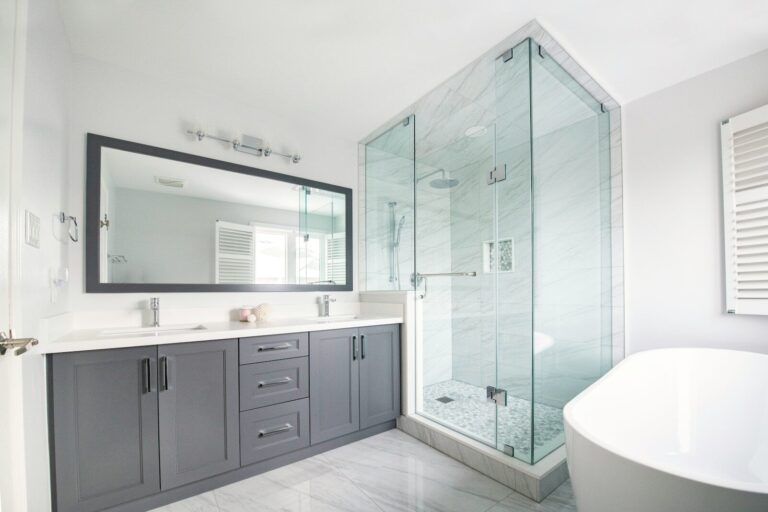 Cabine de douche : bien la choisir pour une salle de bain pratique et agréable